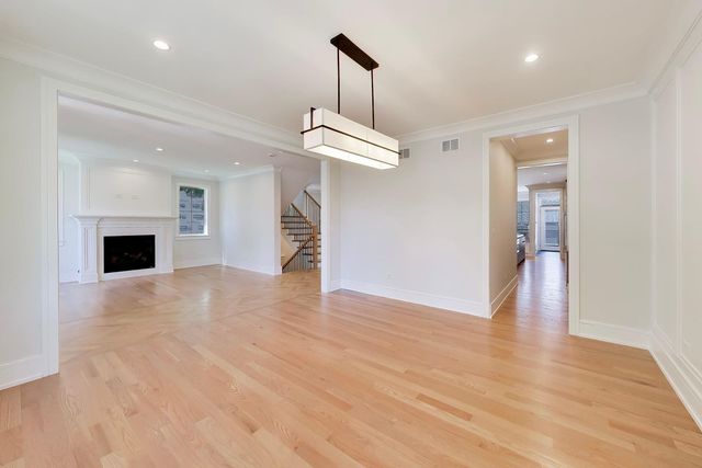 6010 N Neva Avenue, Chicago, IL 60631