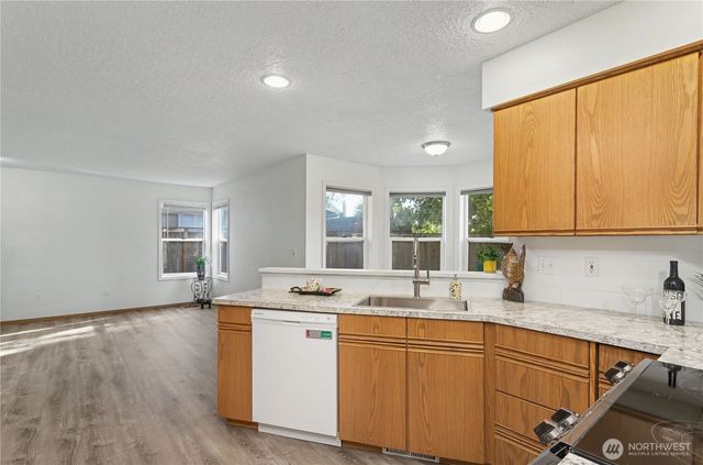 1712 SE Solomon Loop, Vancouver, WA 98683