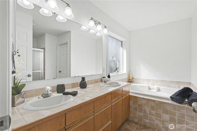 1712 SE Solomon Loop, Vancouver, WA 98683