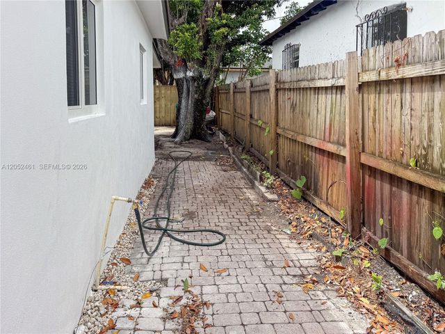 1558 NW 71st St, Miami, FL 33147