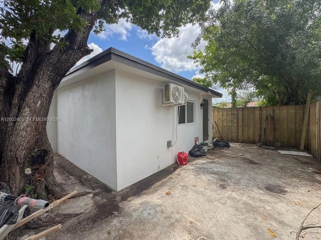 1558 NW 71st St, Miami, FL 33147