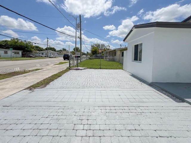 1558 NW 71st St, Miami, FL 33147