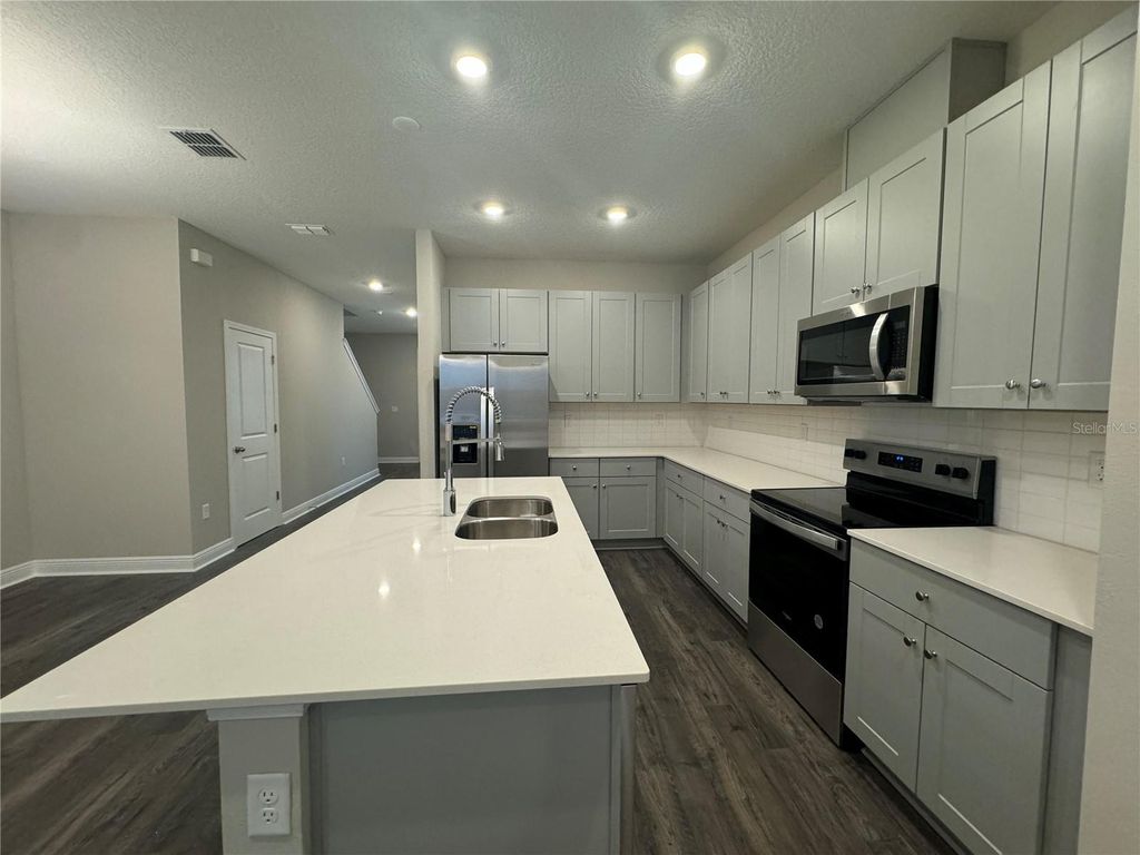 Image 12 of property listing at 16333 HAMLIN HILLS ROAD, Winter Garden, FL 34787