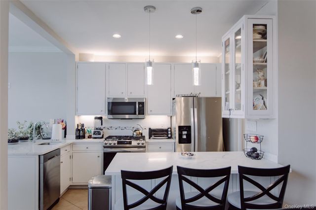2315 FISH Avenue, Bronx, NY 10469