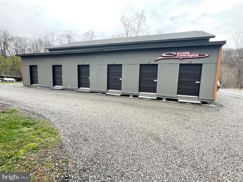 Image 4 of property listing at 12419 VALE SUMMIT RD SW, Frostburg, MD 21532