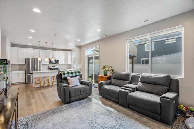 2094 W LYDIA LN, Syracuse, UT 84075