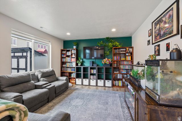 2094 W LYDIA LN, Syracuse, UT 84075