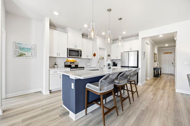 718 Lowell Avenue Dr., Little River, SC 29566