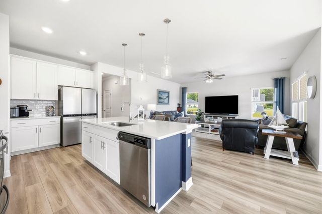 718 Lowell Avenue Dr., Little River, SC 29566