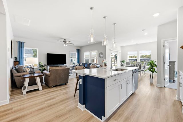 718 Lowell Avenue Dr., Little River, SC 29566