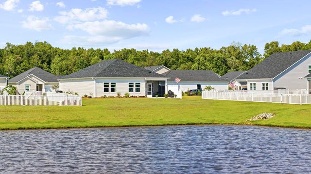 718 Lowell Avenue Dr., Little River, SC 29566