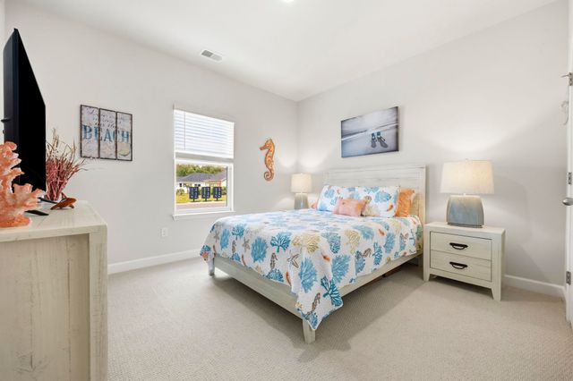 718 Lowell Avenue Dr., Little River, SC 29566