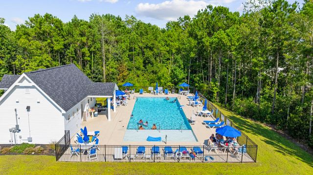 718 Lowell Avenue Dr., Little River, SC 29566