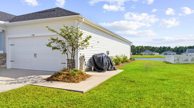 718 Lowell Avenue Dr., Little River, SC 29566