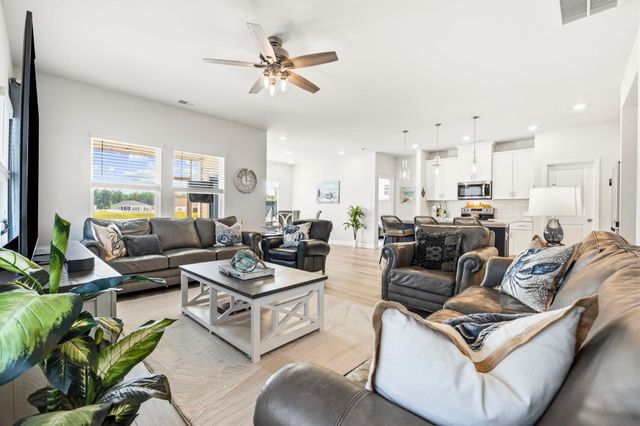 718 Lowell Avenue Dr., Little River, SC 29566