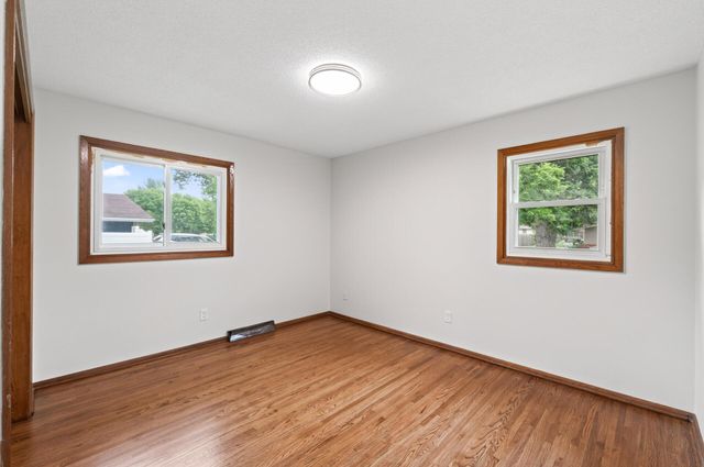 5400 80th Avenue N, Brooklyn Park, MN 55443