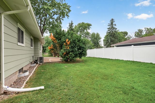 5400 80th Avenue N, Brooklyn Park, MN 55443