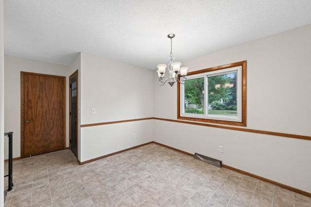 5400 80th Avenue N, Brooklyn Park, MN 55443