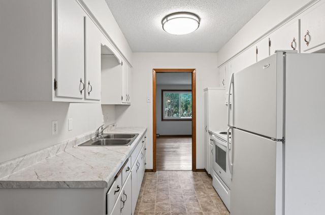 5400 80th Avenue N, Brooklyn Park, MN 55443