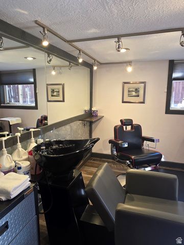 1860 E NORTHWOODSIDE DR, Holladay, UT 84124