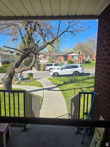 1860 E NORTHWOODSIDE DR, Holladay, UT 84124