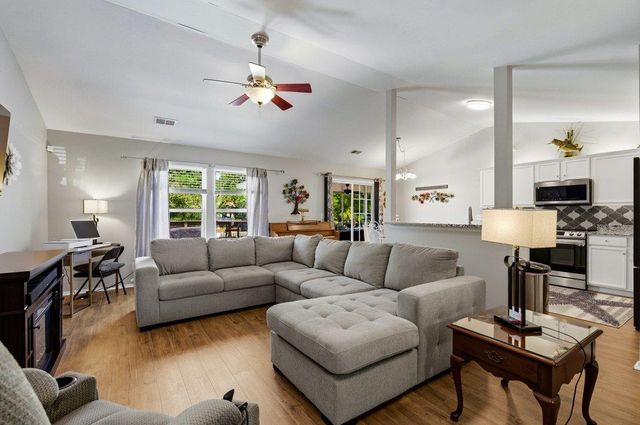 642 Oakhurst Dr., Myrtle Beach, SC 29579