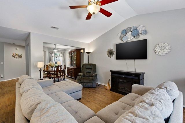 642 Oakhurst Dr., Myrtle Beach, SC 29579