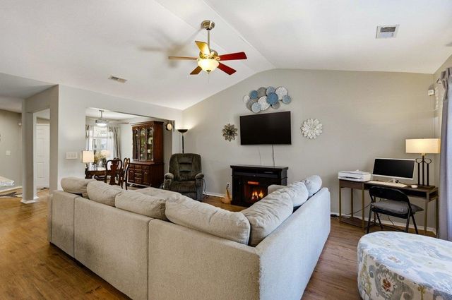 642 Oakhurst Dr., Myrtle Beach, SC 29579