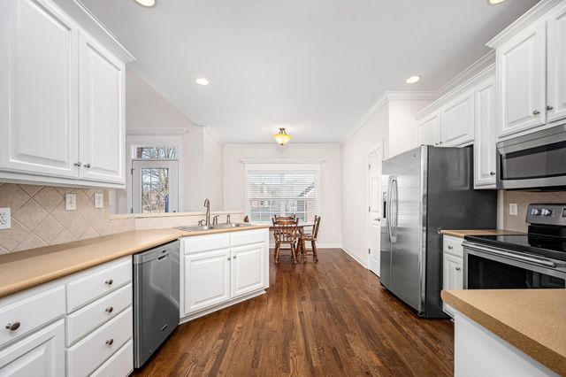 1460 Winterberry Dr, Murfreesboro, TN 37130