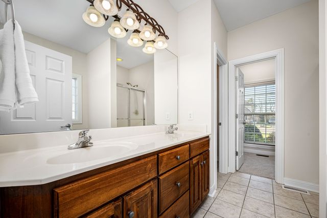 1460 Winterberry Dr, Murfreesboro, TN 37130