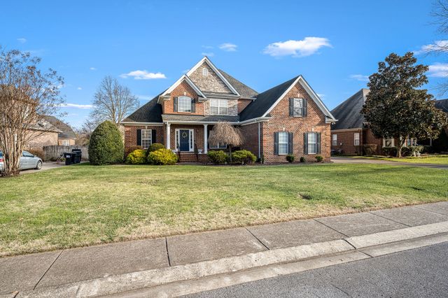 1460 Winterberry Dr, Murfreesboro, TN 37130