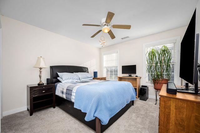 1460 Winterberry Dr, Murfreesboro, TN 37130