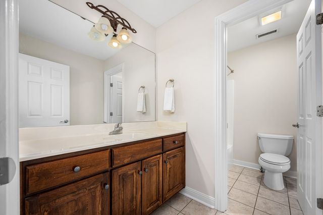 1460 Winterberry Dr, Murfreesboro, TN 37130