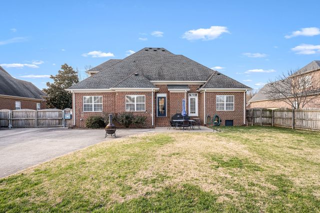 1460 Winterberry Dr, Murfreesboro, TN 37130