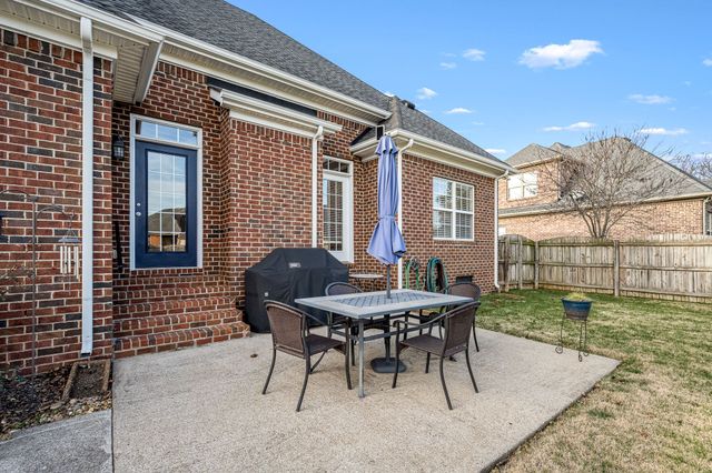 1460 Winterberry Dr, Murfreesboro, TN 37130