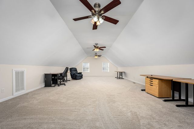 1460 Winterberry Dr, Murfreesboro, TN 37130