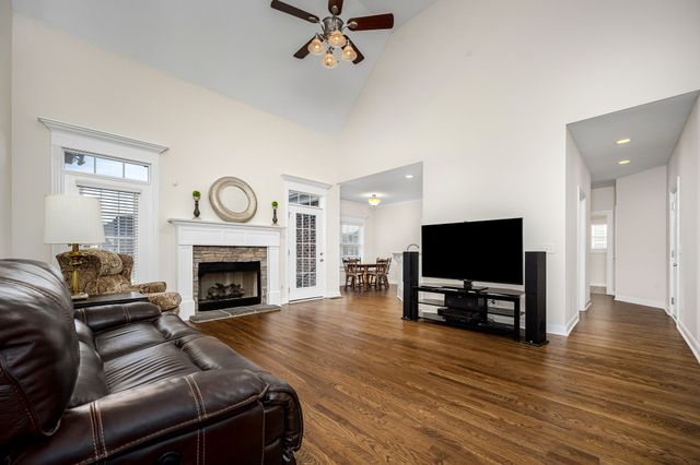 1460 Winterberry Dr, Murfreesboro, TN 37130