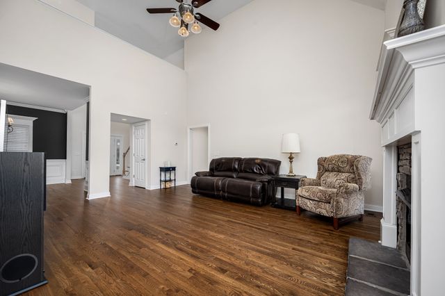 1460 Winterberry Dr, Murfreesboro, TN 37130