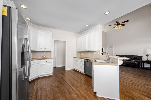 1460 Winterberry Dr, Murfreesboro, TN 37130