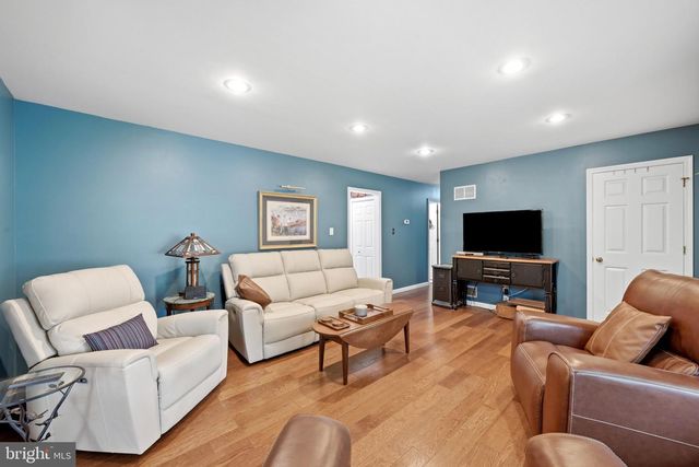 11 ASHLAWN CT, Front Royal, VA 22630