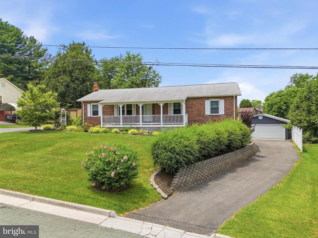 11 ASHLAWN CT, Front Royal, VA 22630