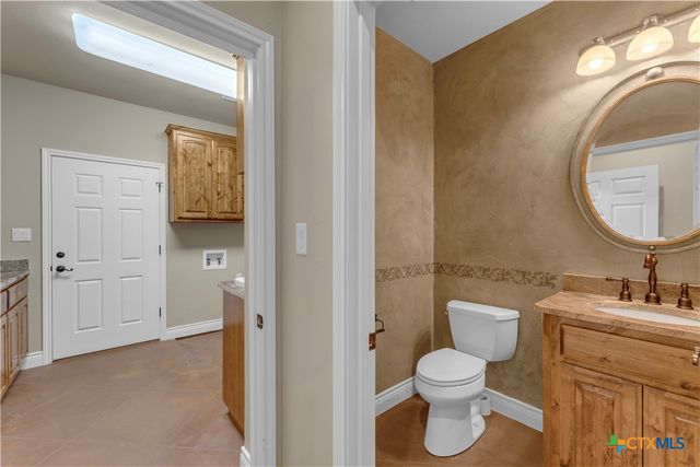 301 County Road 253, Bertram, TX 78605