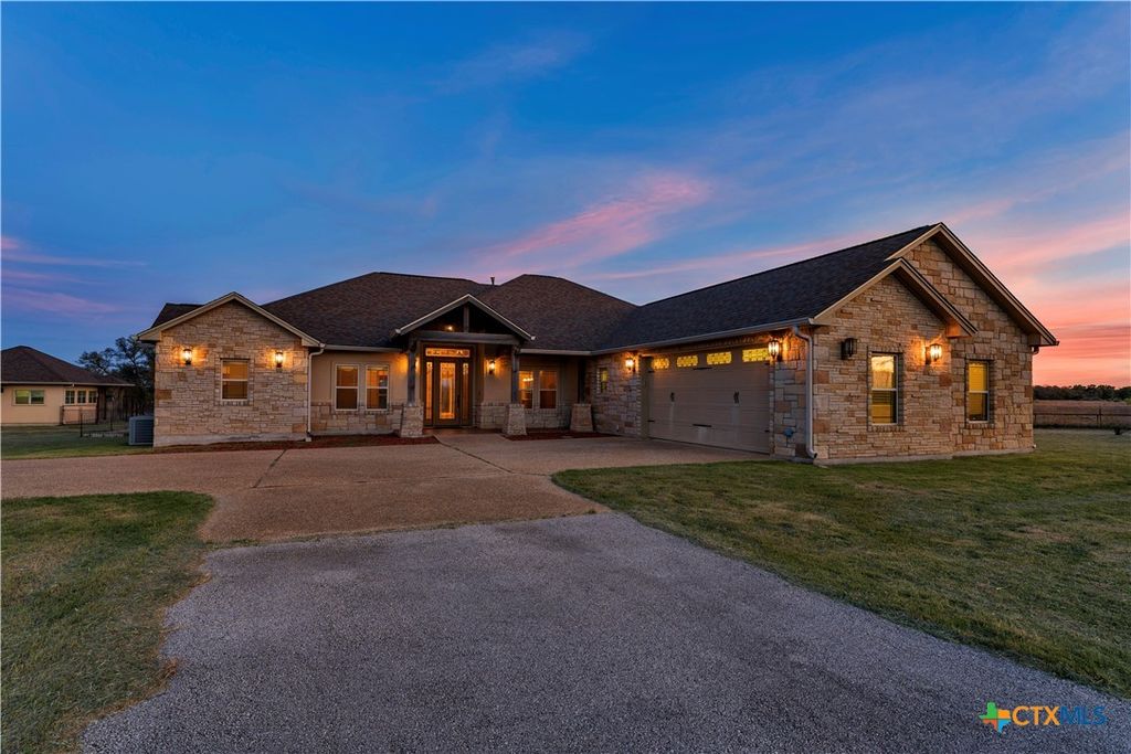 301 County Road 253, Bertram, TX 78605