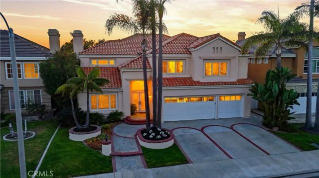 21171 Hillsdale Lane, Huntington Beach, CA 92646