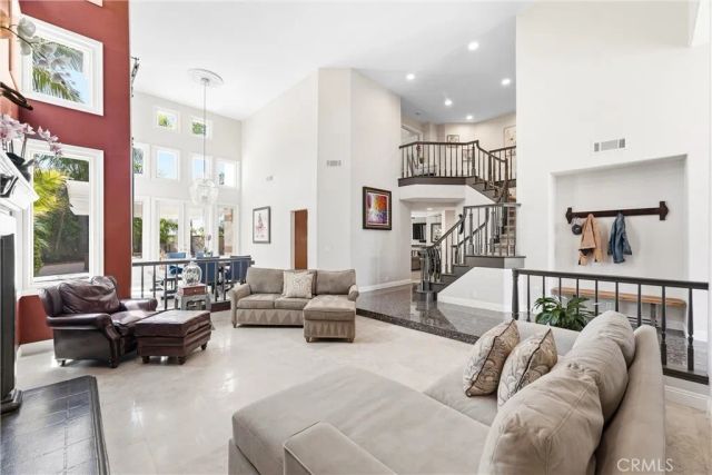 21171 Hillsdale Lane, Huntington Beach, CA 92646