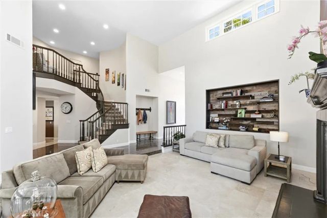 21171 Hillsdale Lane, Huntington Beach, CA 92646