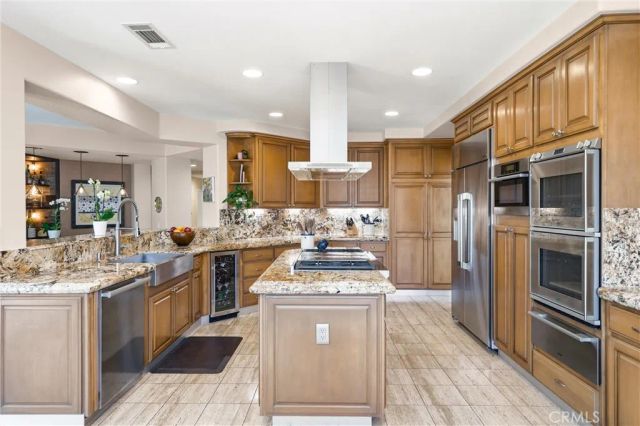 21171 Hillsdale Lane, Huntington Beach, CA 92646