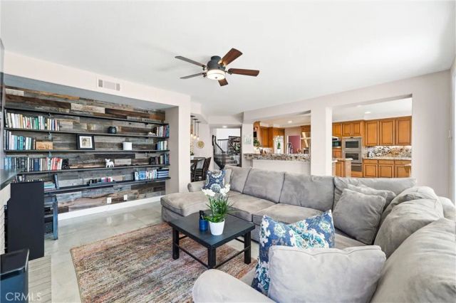 21171 Hillsdale Lane, Huntington Beach, CA 92646