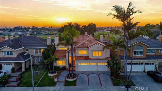21171 Hillsdale Lane, Huntington Beach, CA 92646