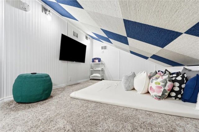 21171 Hillsdale Lane, Huntington Beach, CA 92646